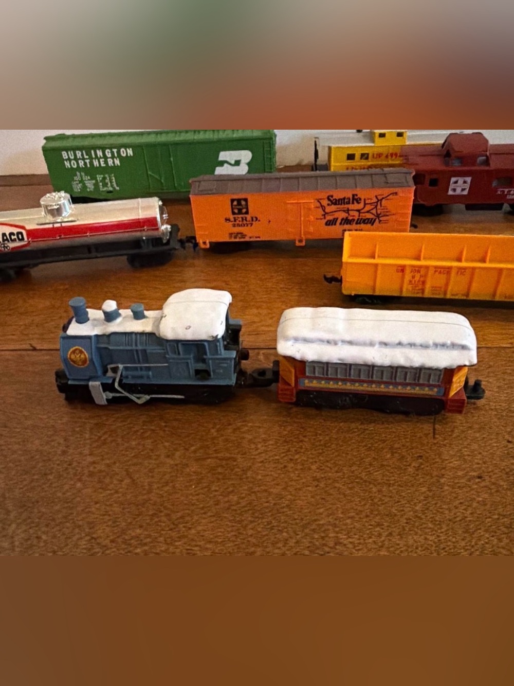 Vintage Tyco Train Set Freight Cars Locomotive Texaco HO Scale
